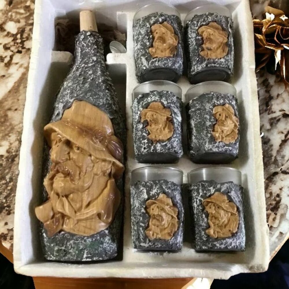 Vintage Old Man Decorated Over Bottle and 6 shot glasses